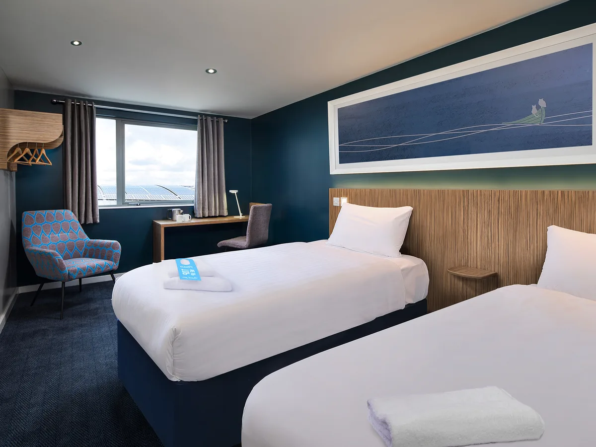 Travelodge Cardiff Central Queen Street — 2