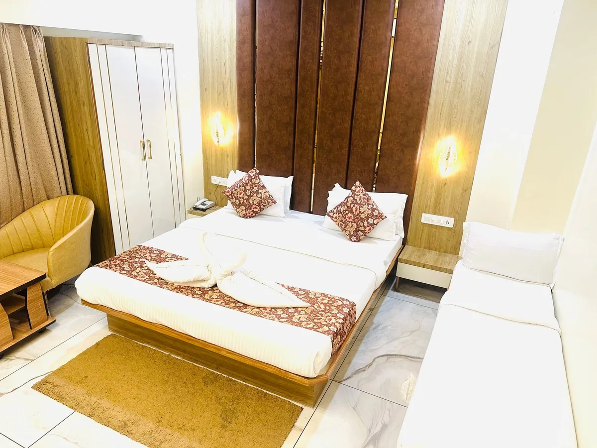 Hotel Kings Residency — 3