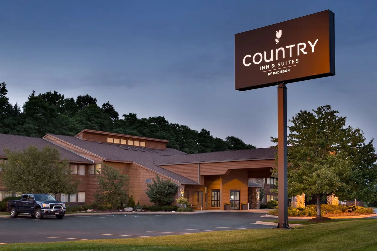 Country Inn & Suites by Radisson, Mishawaka, IN — 2