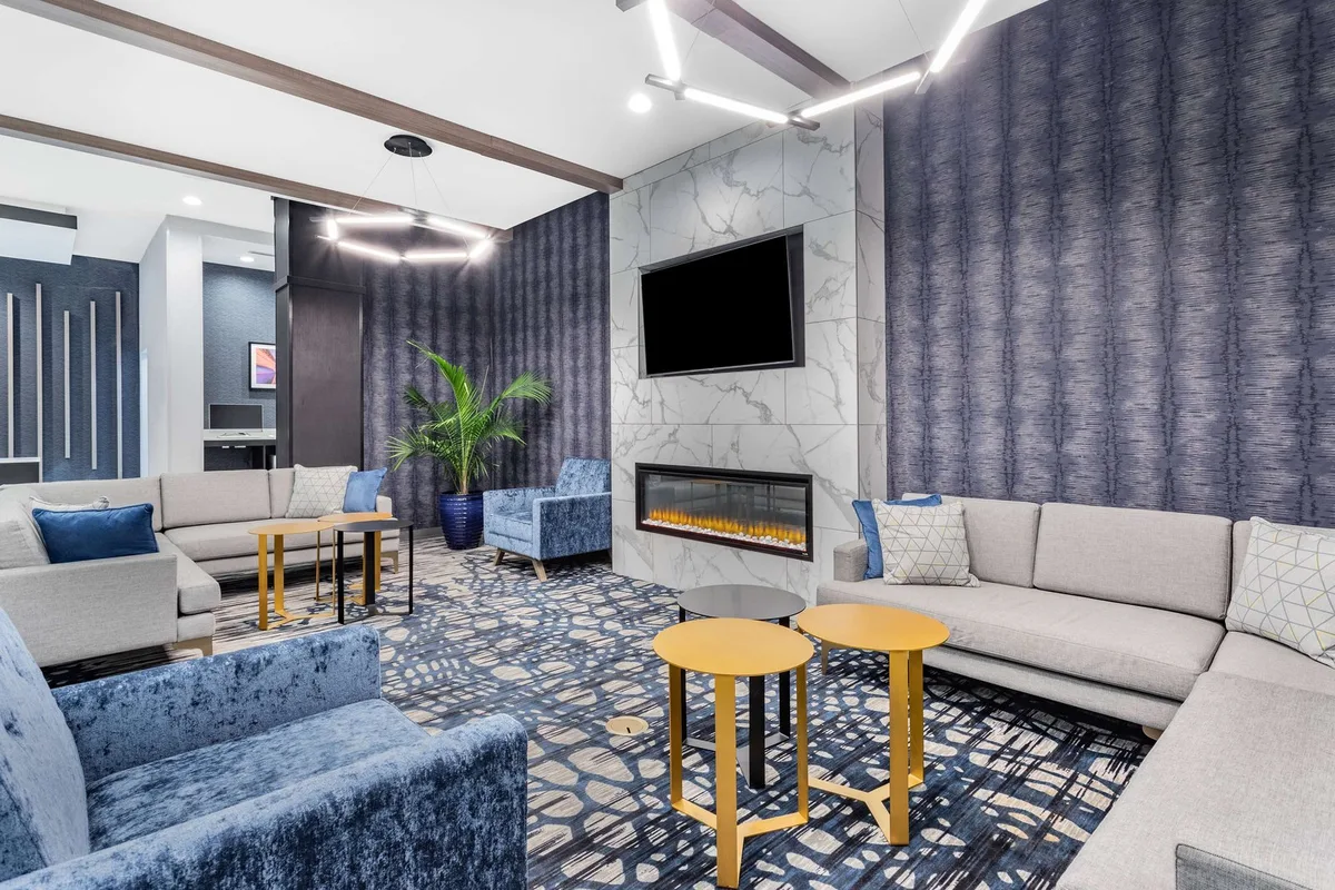 LaQuinta Suites by Wyndham South Bend Notre Dame Area