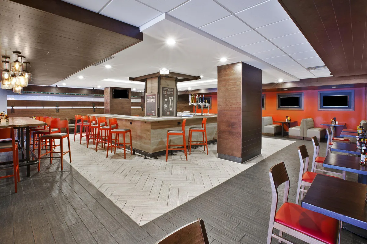 Holiday Inn Columbus Dwtn-Capitol Square by IHG — 3