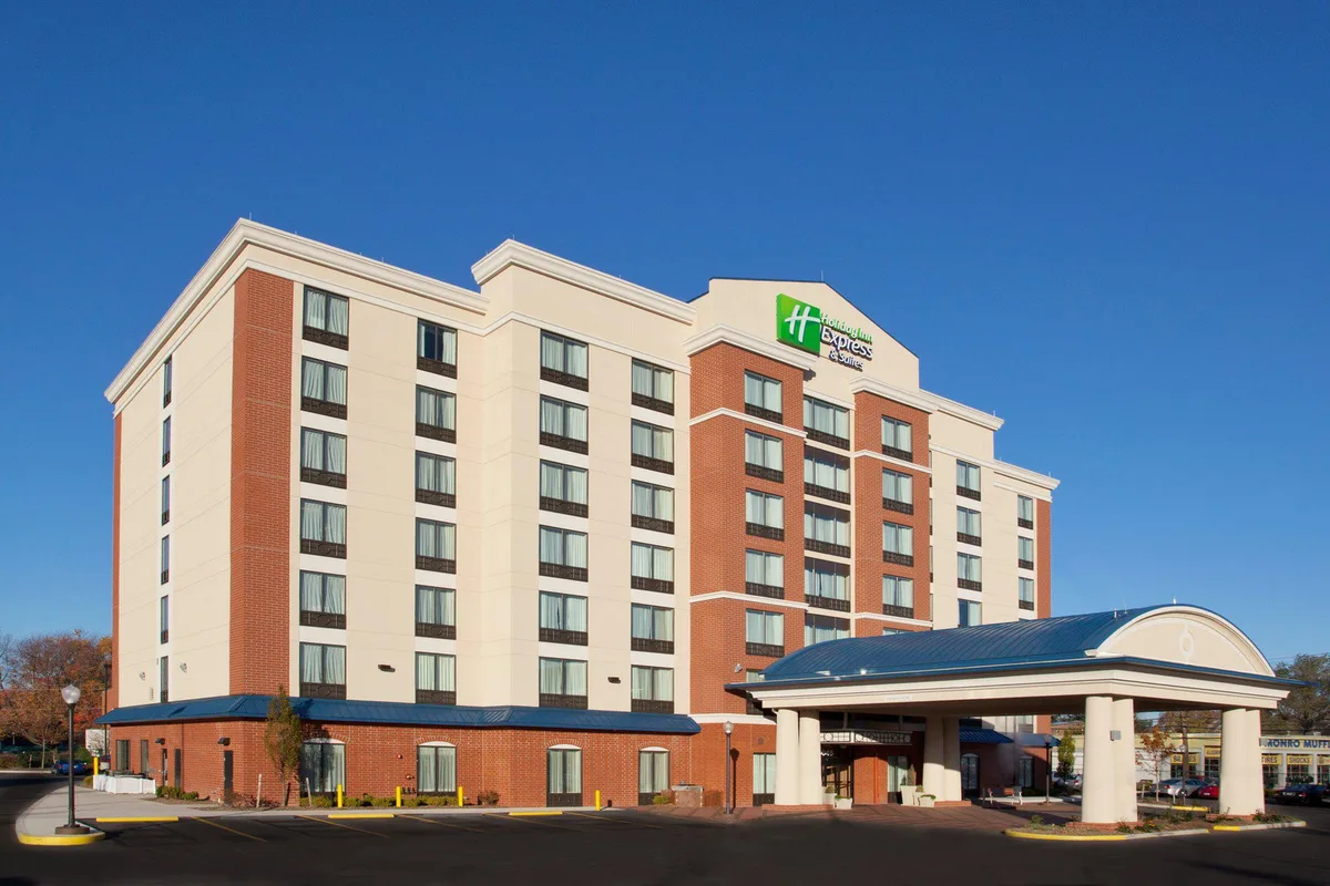 Holiday Inn Express & Suites Columbus OSU-Medical Center by IHG — 3