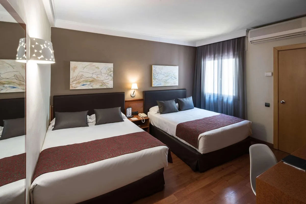 Hotel Catalonia Castellnou — 2