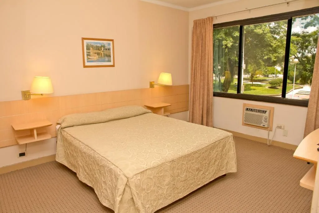 Corrientes Plaza Hotel — 2