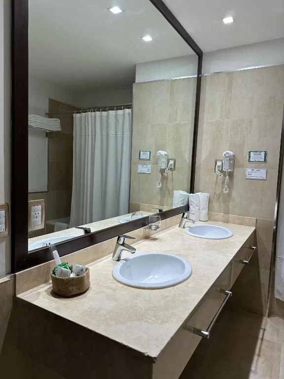 Howard Johnson Hotel & Casino — 3