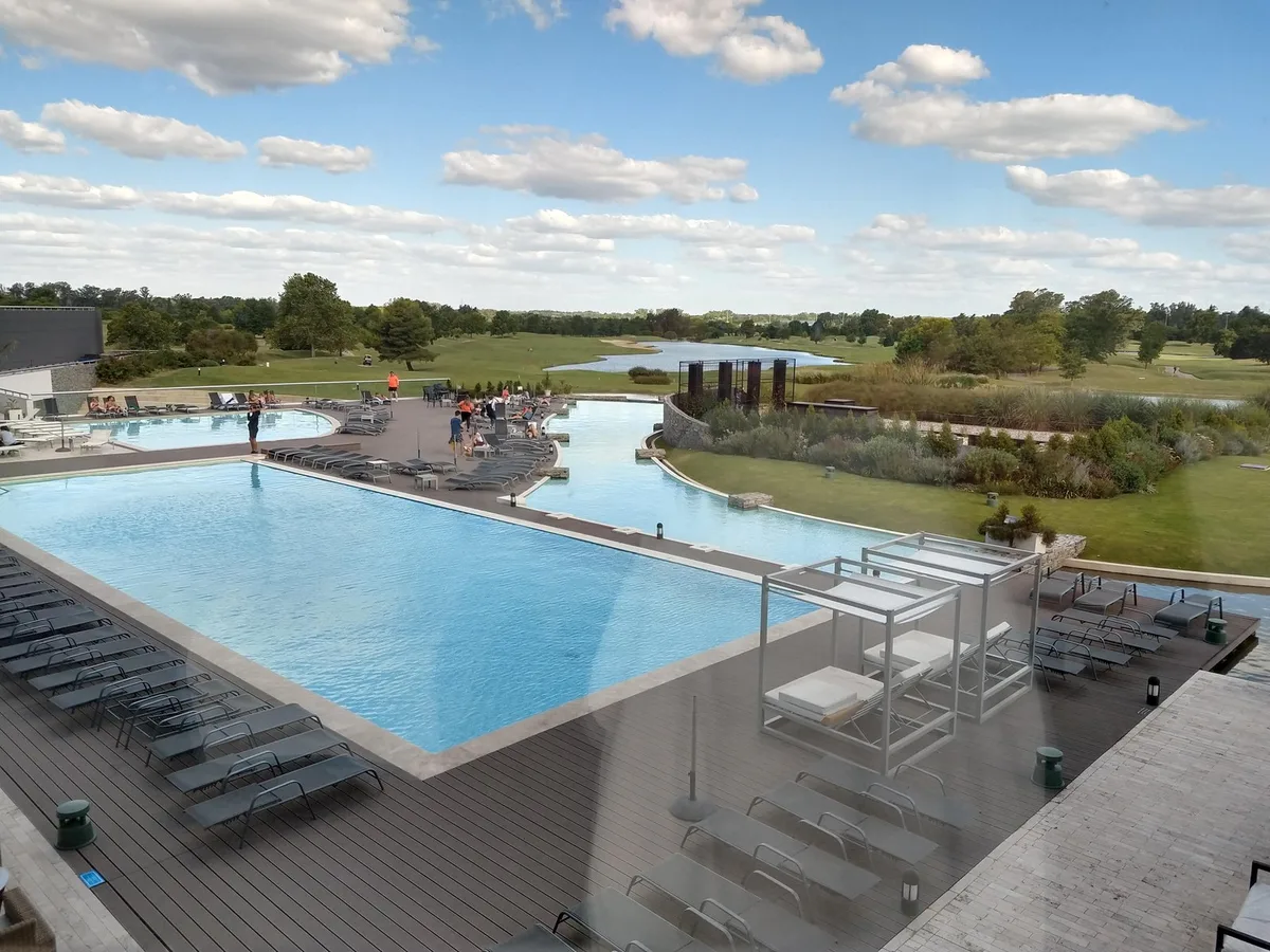 Hilton Pilar — 2