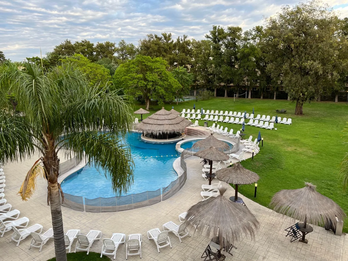 Howard Johnson Resort Pilar