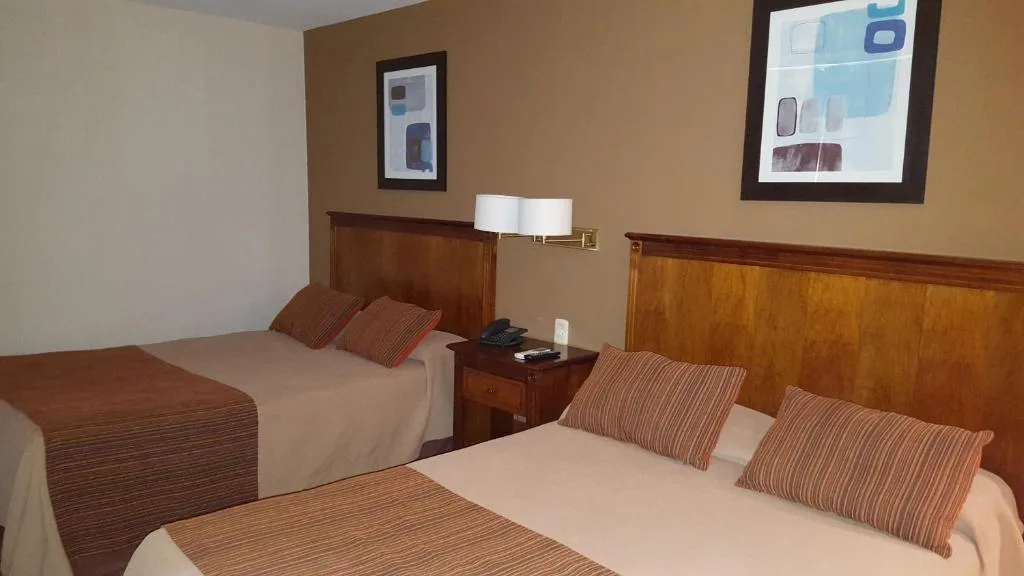 Howard Johnson by Wyndham San Pedro — 2