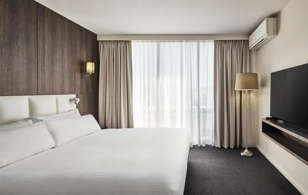 Holiday Inn Warwick Farm by IHG — 3