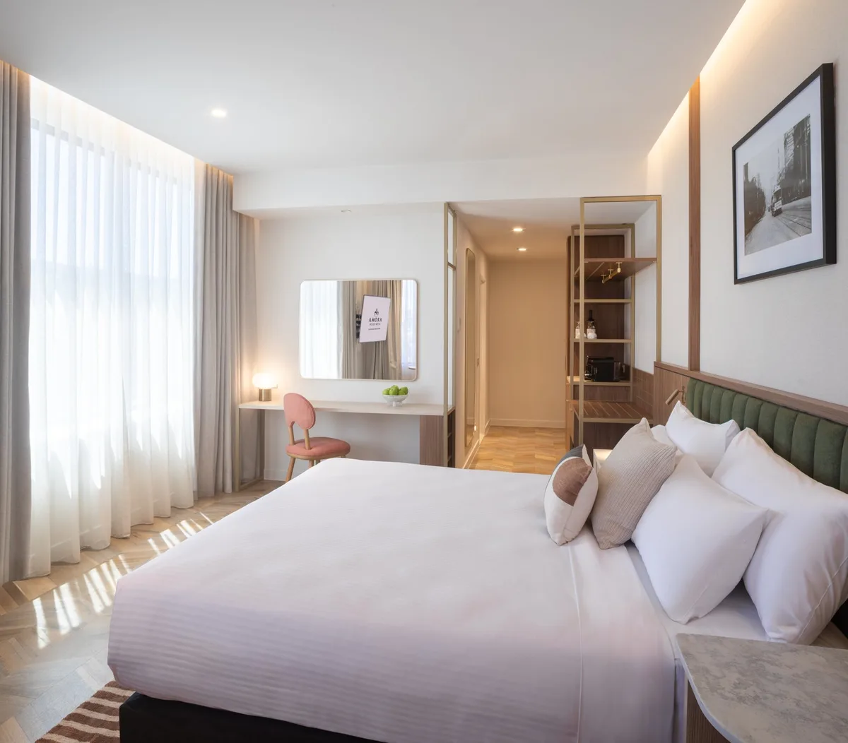 Amora Herencia Riverwalk Melbourne — 2
