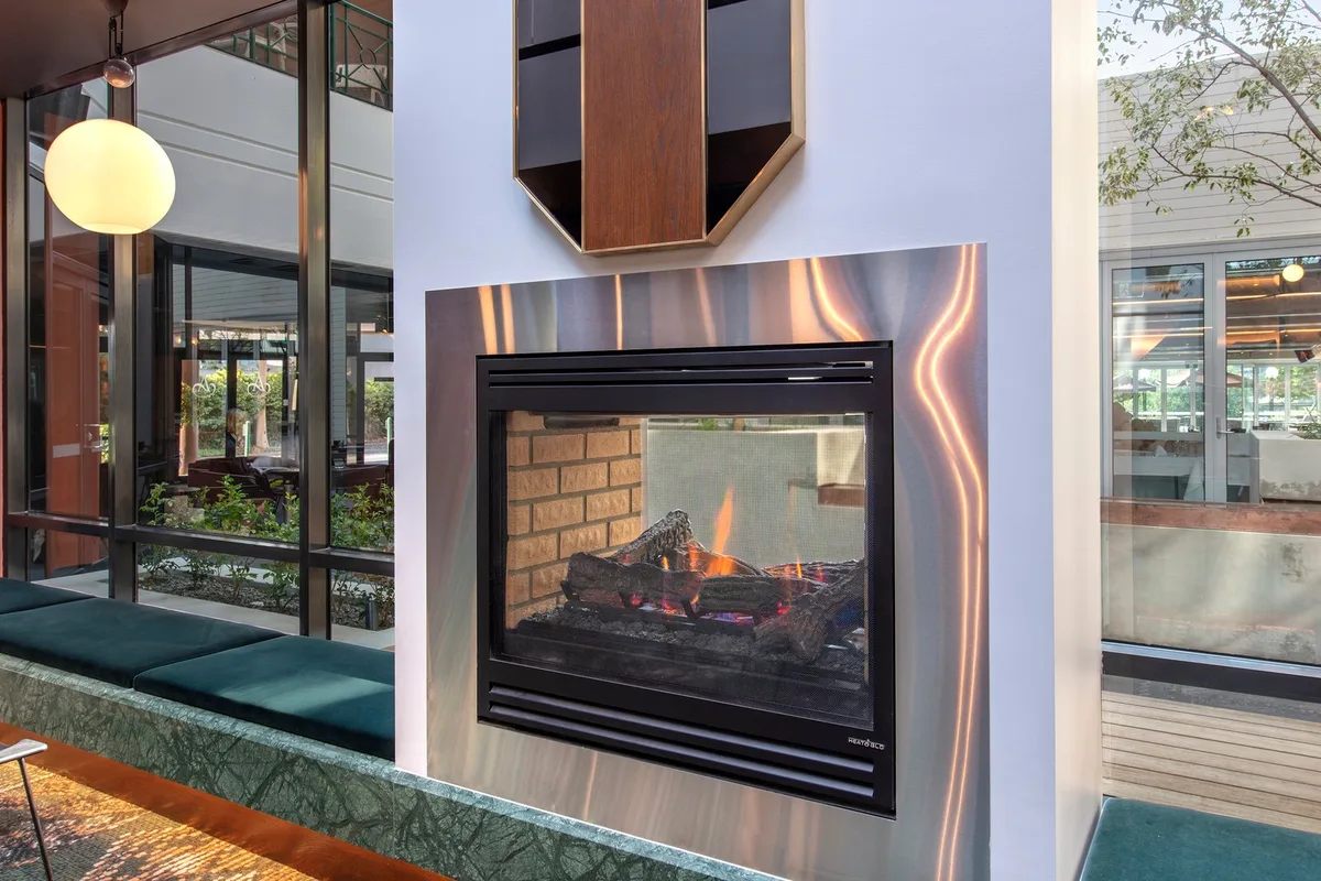 Amora Herencia Riverwalk Melbourne — 3