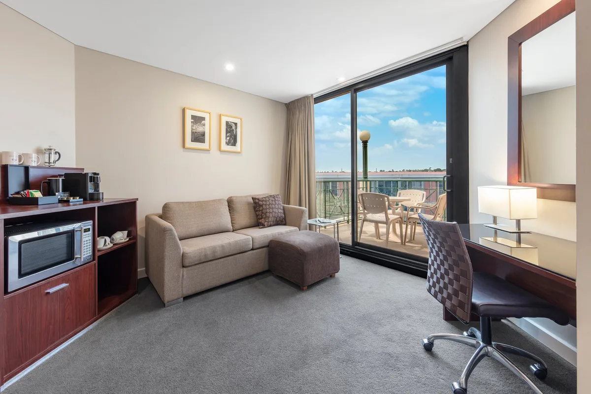 Amora Herencia Riverwalk Melbourne — 4