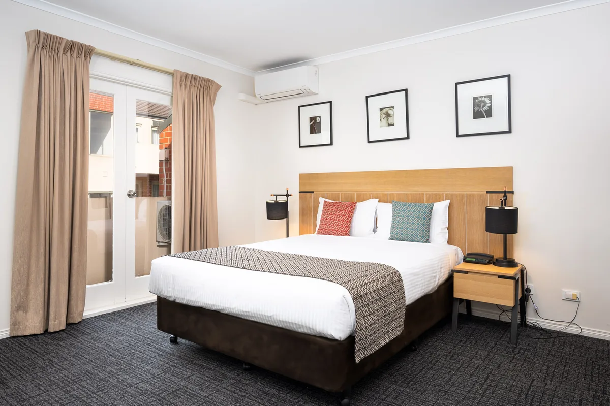 MainStay Suites Kew — 4