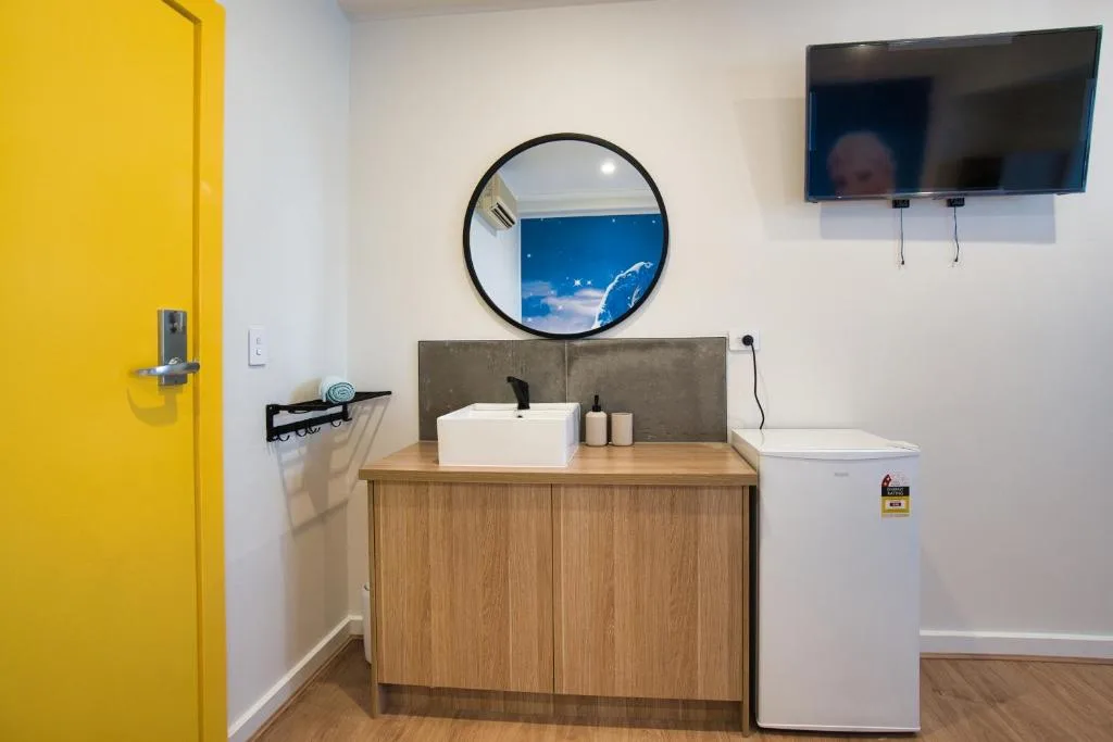 Dreamy Stays Accommodation - Private Rooms with Shared Bathrooms — 5