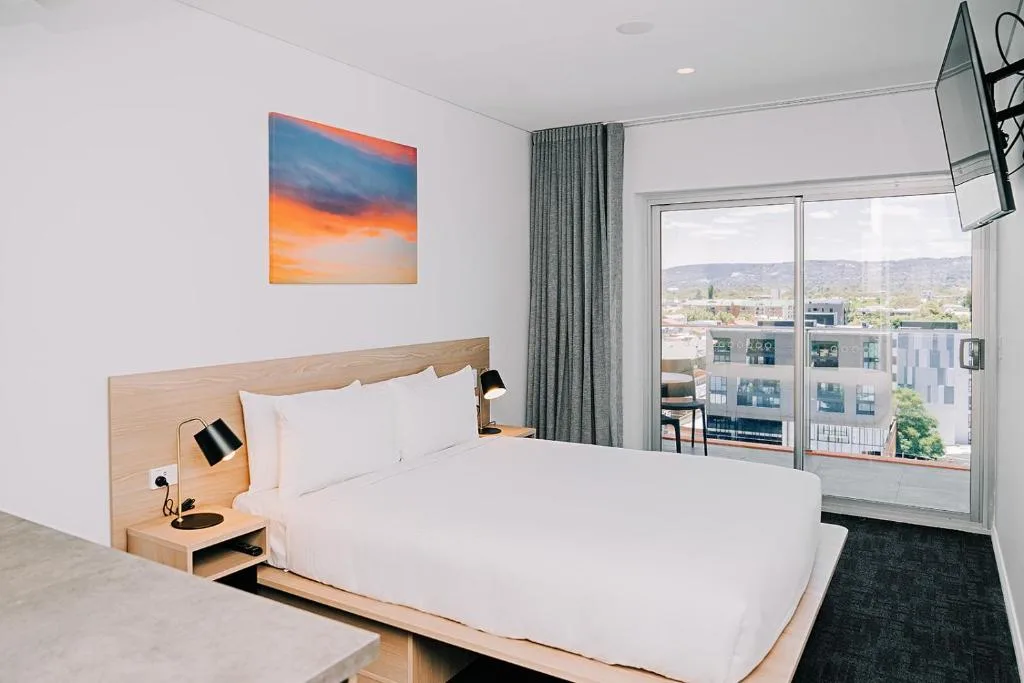 Toms Court Hotel — 2