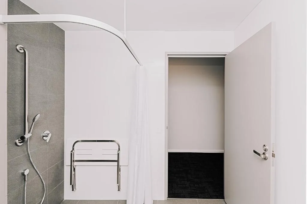 Toms Court Hotel — 3