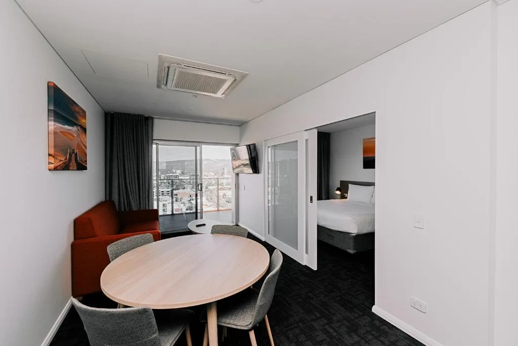 Toms Court Hotel — 5