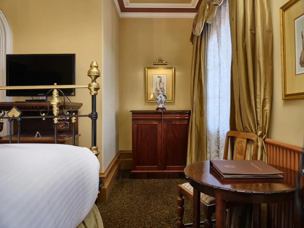 Craig's Royal Hotel — 4