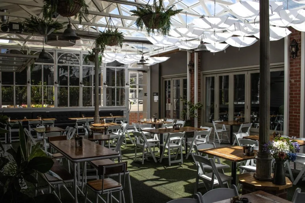 Oscars Hotel and Cafe Bar — 4