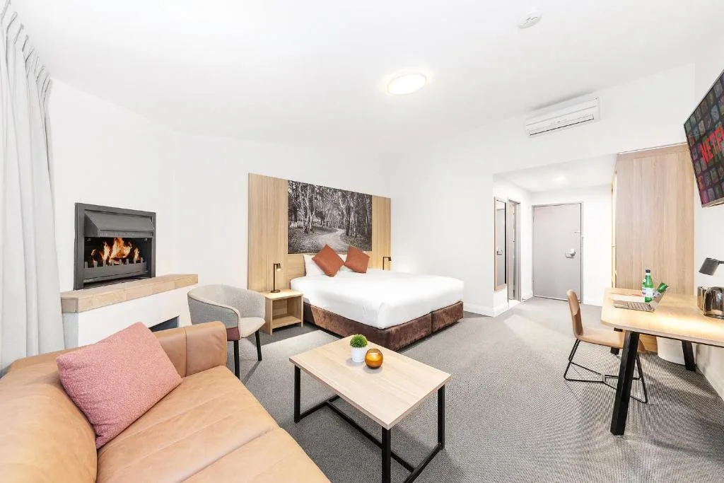 Littomore Hotel on Stewart, Bathurst — 5