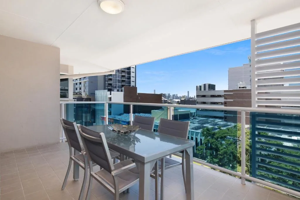 Jephson Hotel & Apartments — 4
