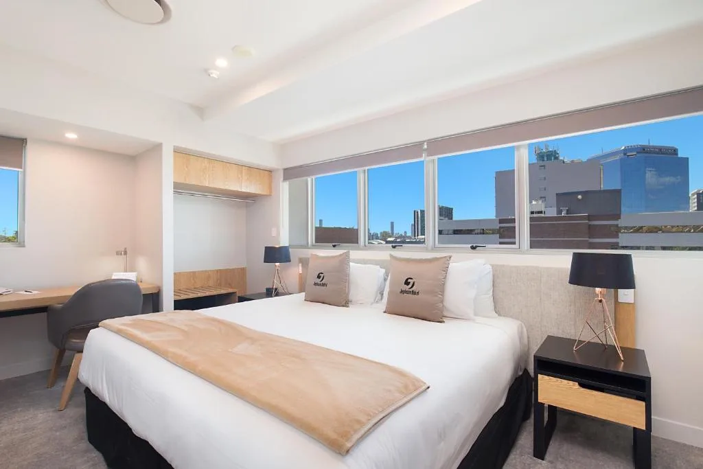 Jephson Hotel & Apartments — 5