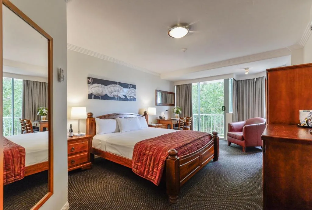 Burnett Riverside Hotel — 2