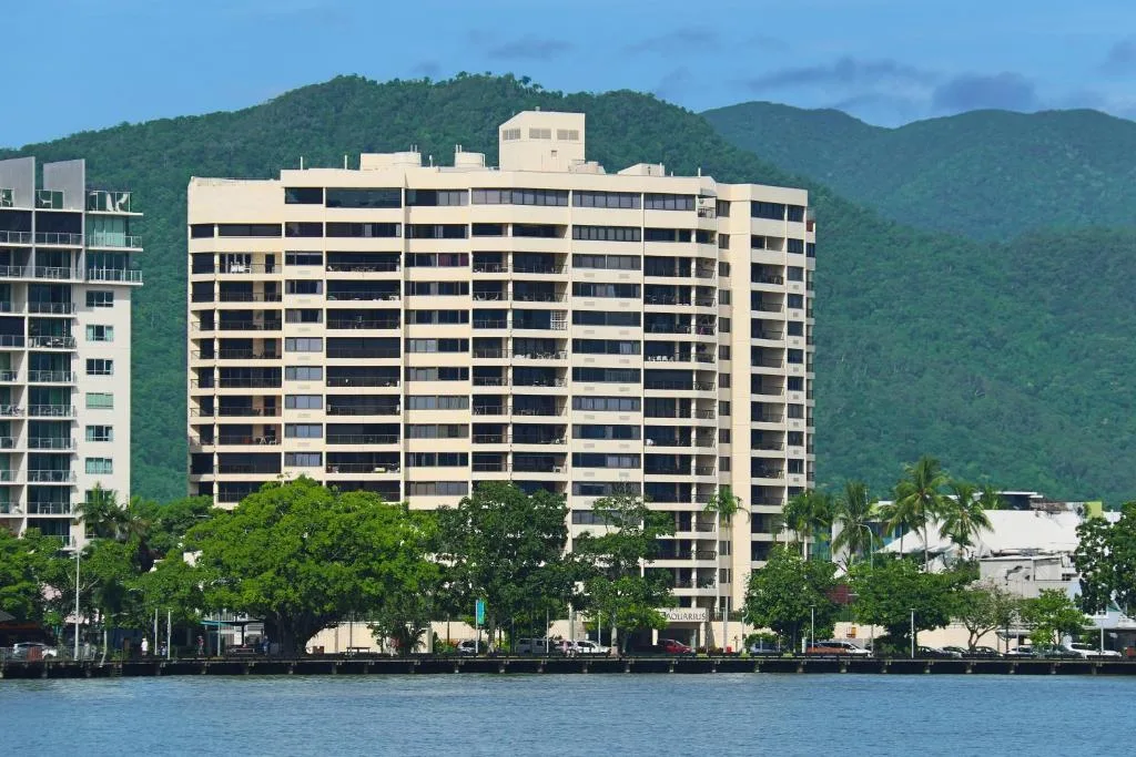 Cairns Aquarius — 5