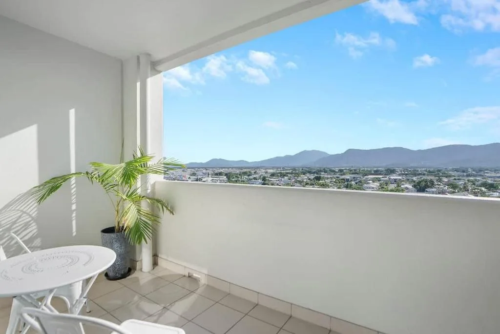 Cairns Central Getaway - A Sleek City Studio — 2