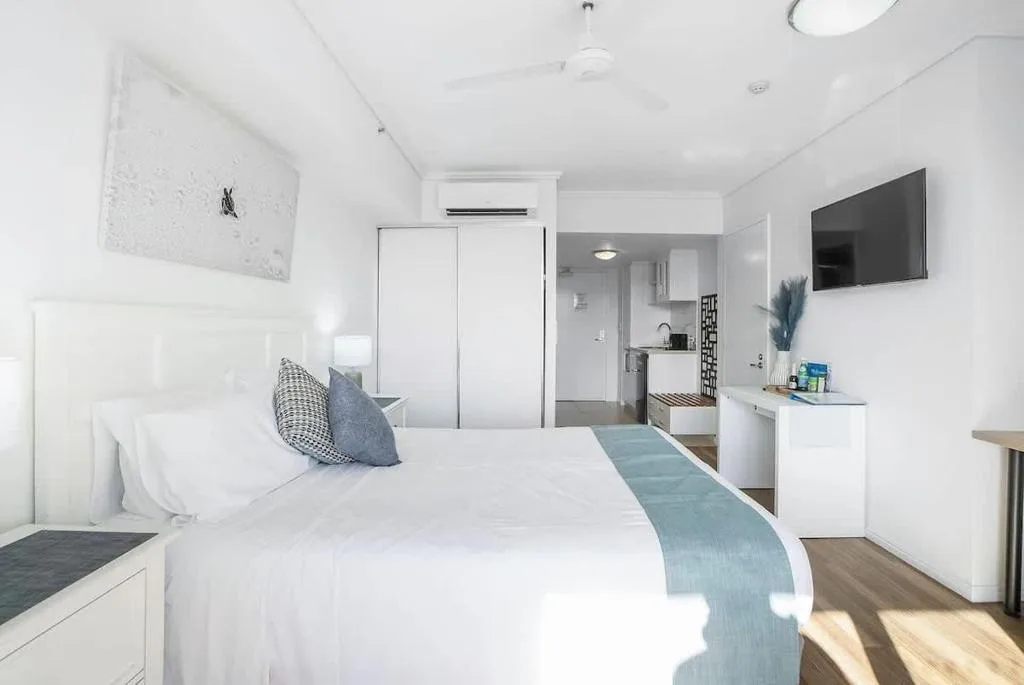 Cairns Central Getaway - A Sleek City Studio — 4