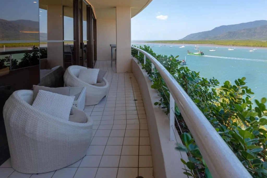 Hilton Cairns — 5