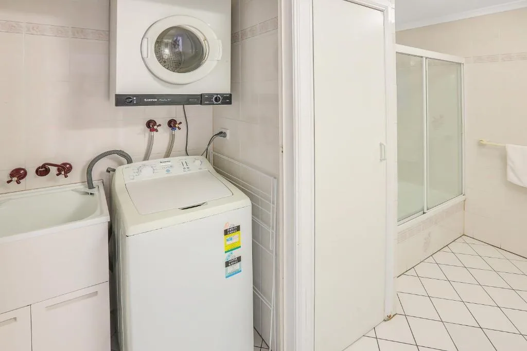 Koala Court Holiday Apartments — 2