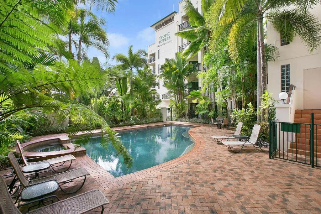 Tropic Towers Apartments — 4