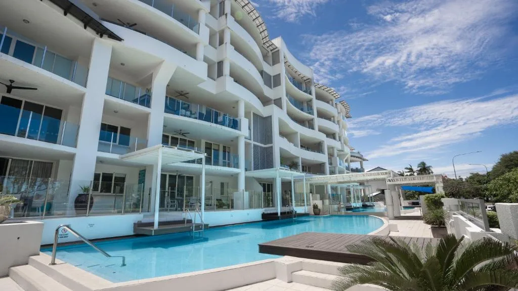 Waters Edge Apartment Cairns — 2