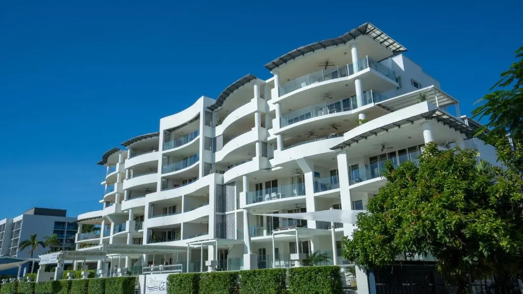 Waters Edge Apartment Cairns — 3