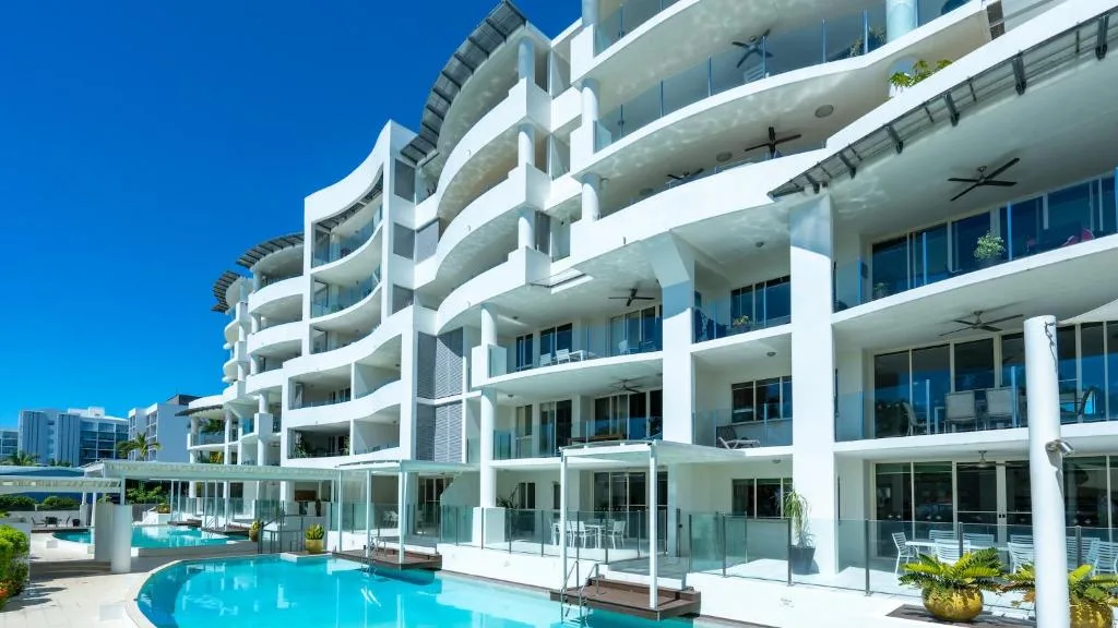 Waters Edge Apartment Cairns — 4