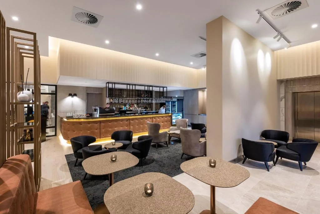 Deco Hotel Canberra — 4