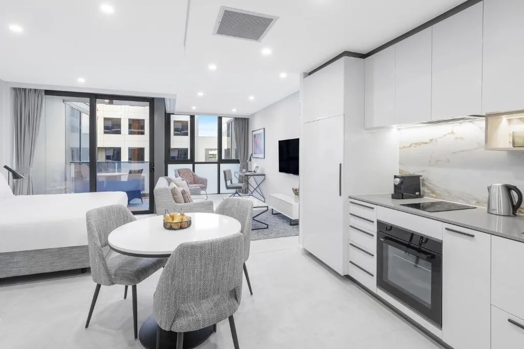 Meriton Suites Canberra — 2