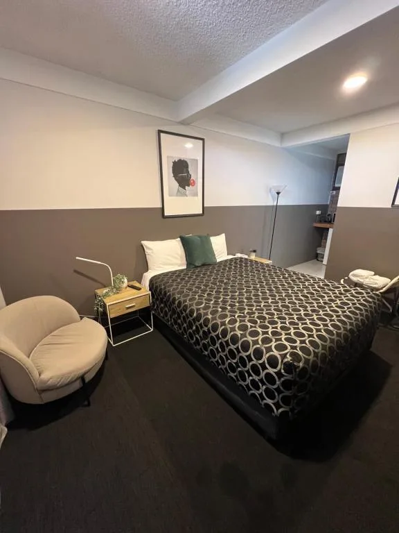 Cessnock Vintage motor inn — 2