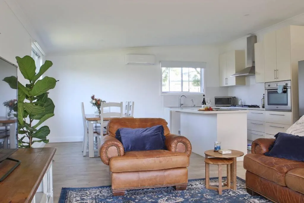 Corner Cottage- Pool Table, WiFi, AC & Firepit — 4