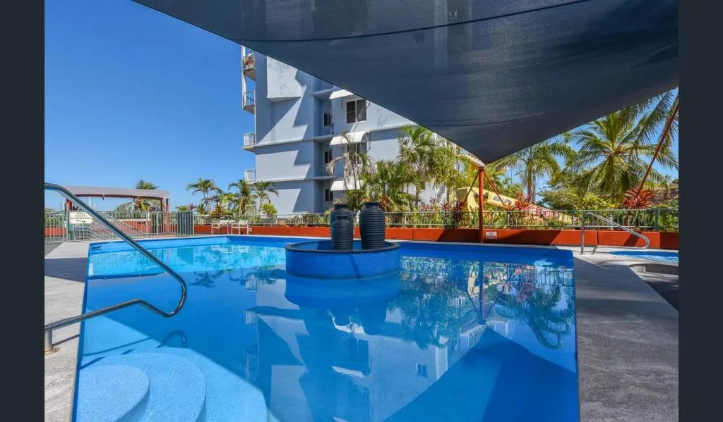 Cullen Bay Resorts — 4