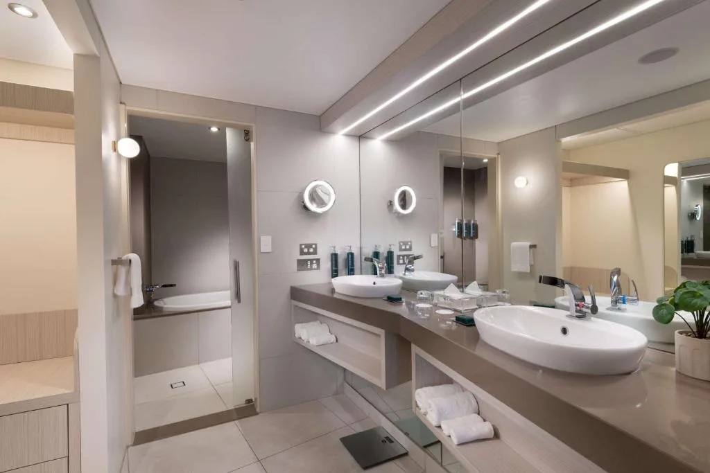 Hilton Darwin — 3