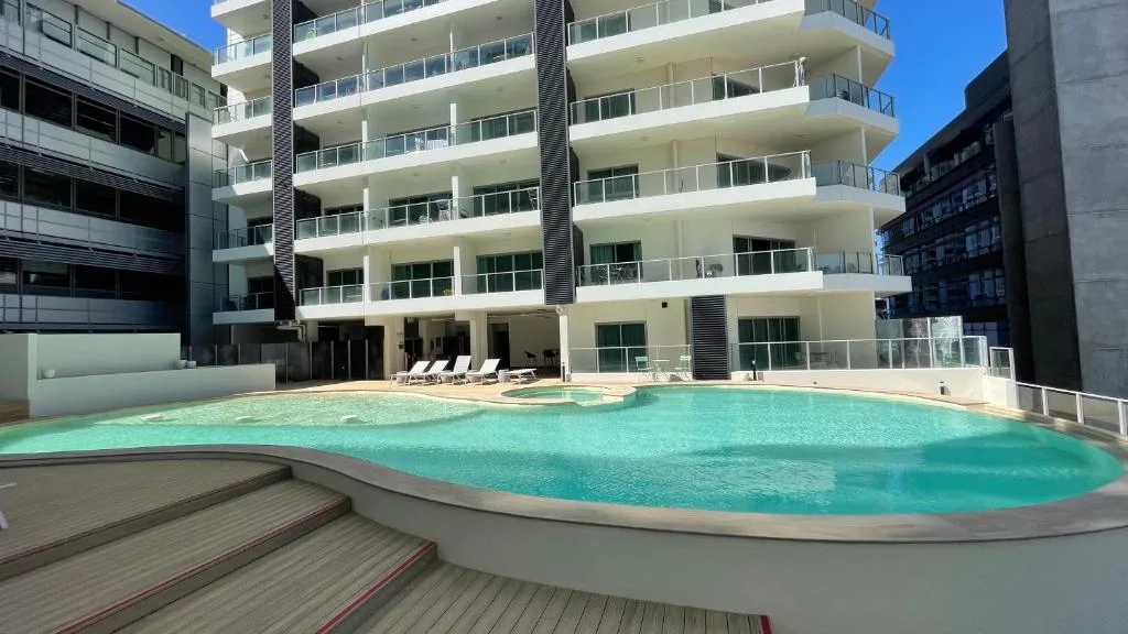 Modern unit, Pool, Gym, kitchen & CBD location