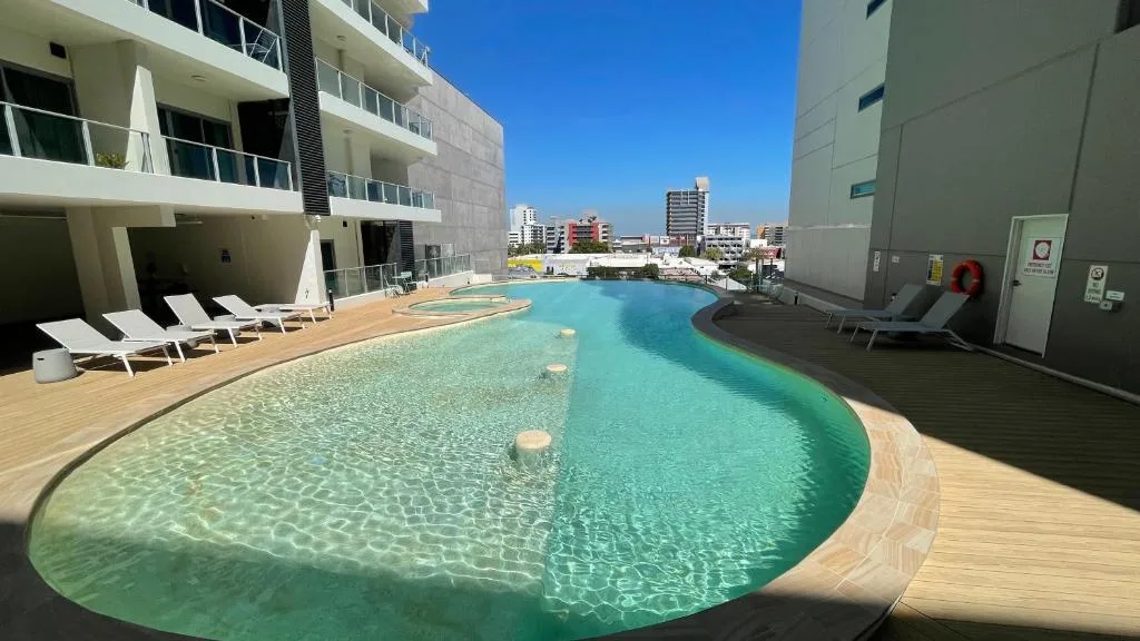 Modern unit, Pool, Gym, kitchen & CBD location — 4