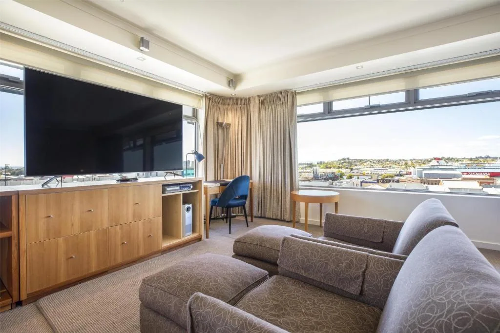 Nightelier Devonport Gateway Hotel — 3
