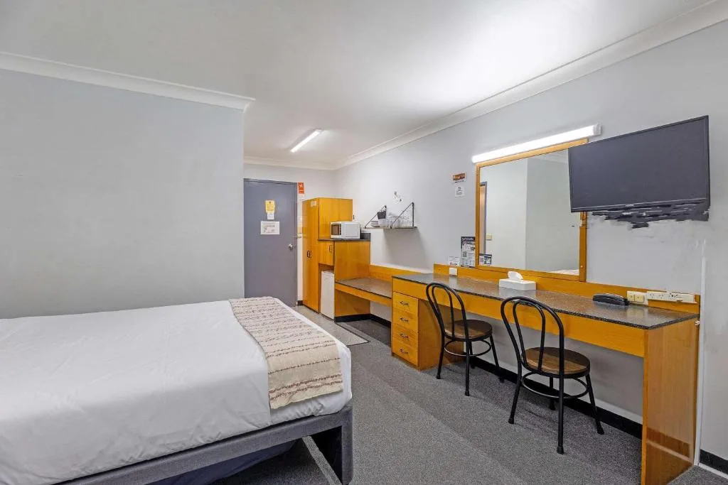 Shearing Shed Motor Inn — 2