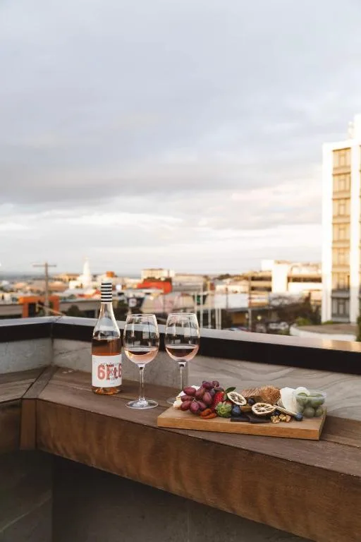 Timber Door Luxury Accommodation Geelong — 2