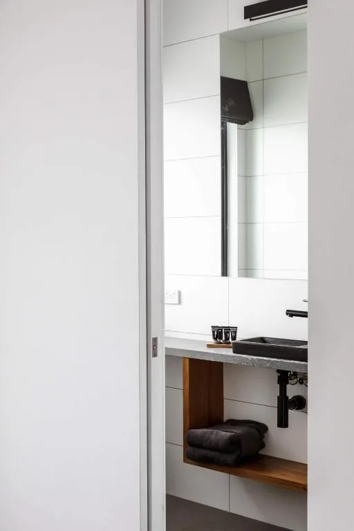 Timber Door Luxury Accommodation Geelong — 5