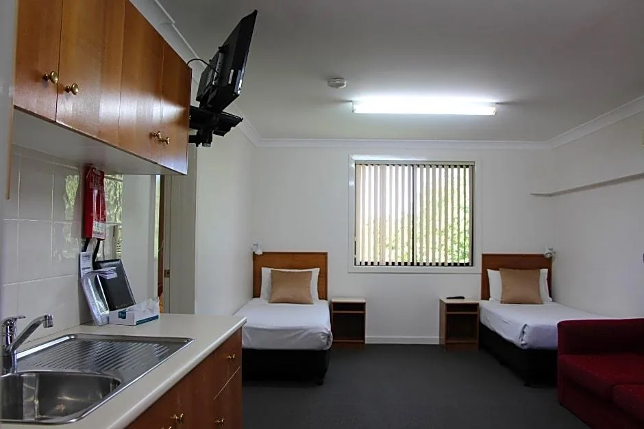 Pioneer Way Motel — 5