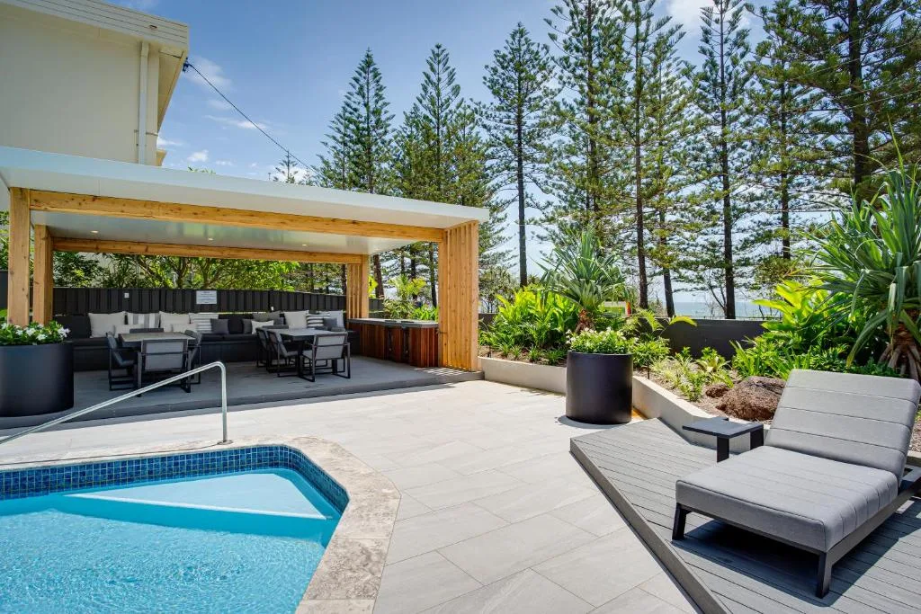 Burleigh Esplanade Apartments — 3